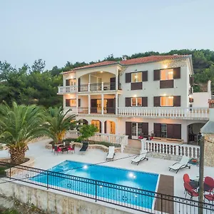 Iz Apartament Veli Iž