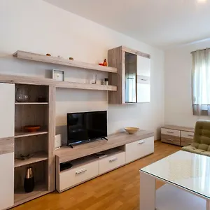 Anna With Free Private Parking Apartament Pula